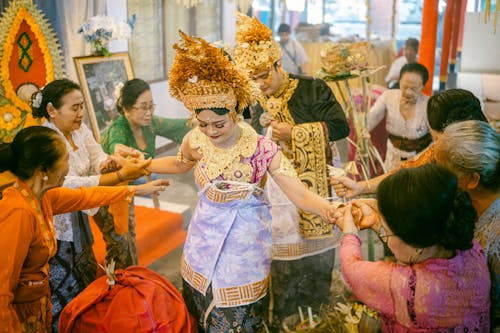 pernikahan tradisional asia